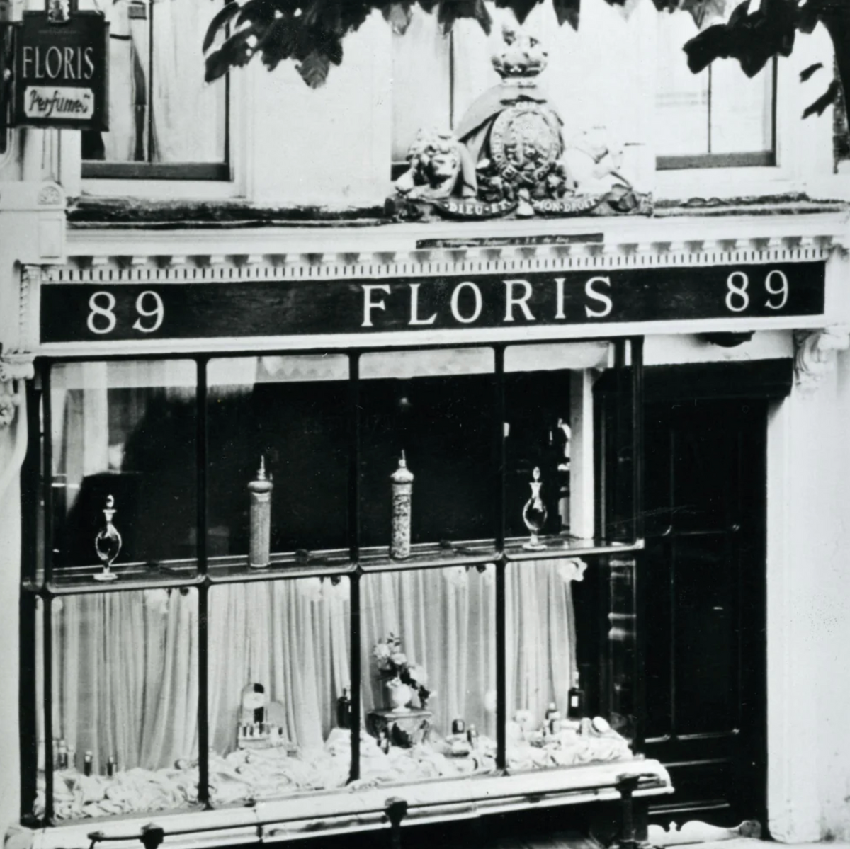 The history of Floris: A journey through time and fragrance – Edulge