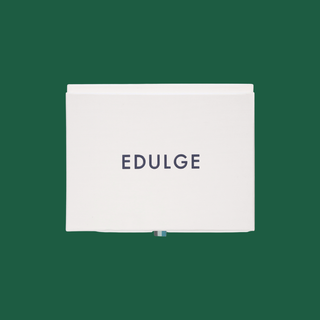 The For Her Viral Discovery set contains samples of Giardini di Toscana Bianco Latte Eau de Parfum, Maison Mataha Printemps Blanc Extrait de Parfum, Liquides Imaginaires Blanche Bete Eau de Parfum, Indult Tihota Eau de Parfum, d'Annam White Rice Eau de Parfum and Sora Dora Jany Extrait de Parfum.                